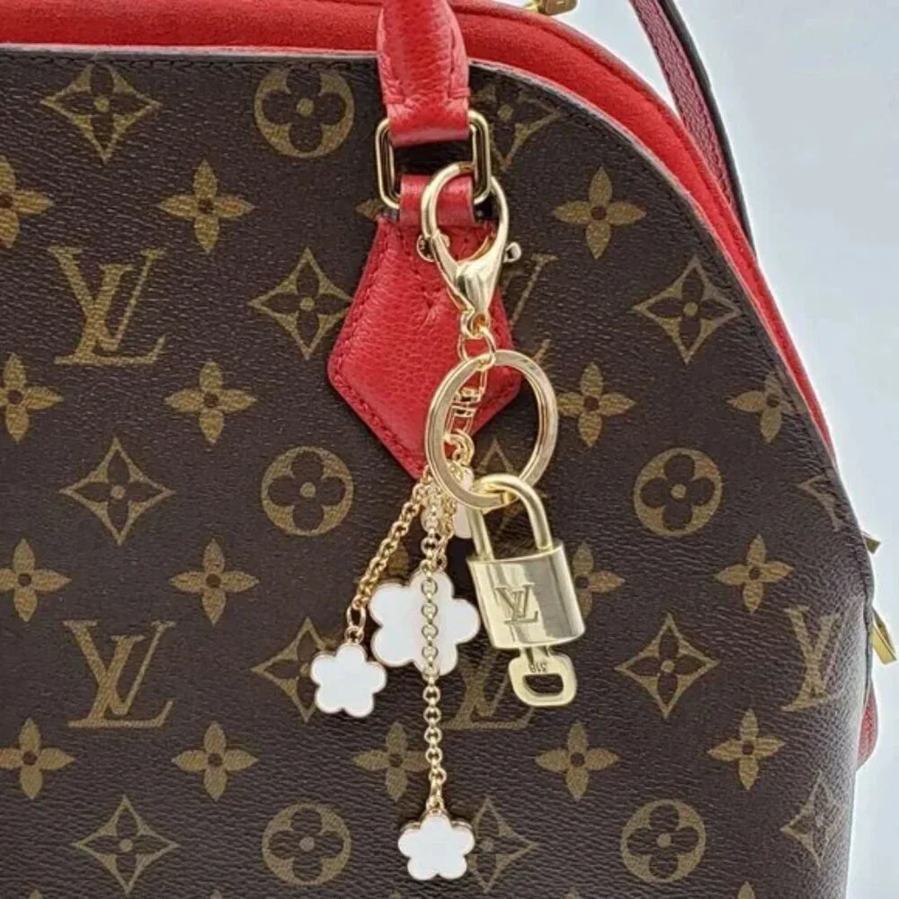 LV Authentic Gold Padlock 🔒 Key Set w/ Unbranded Flower Keychain Charm